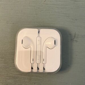 Apple Wired EarPods New in Case & Unused